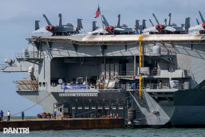 Vietnamese-American sailors return to ancestral homeland aboard US carrier - 5 Vietnamese-American sailors return to ancestral homeland aboard US carrier - 5