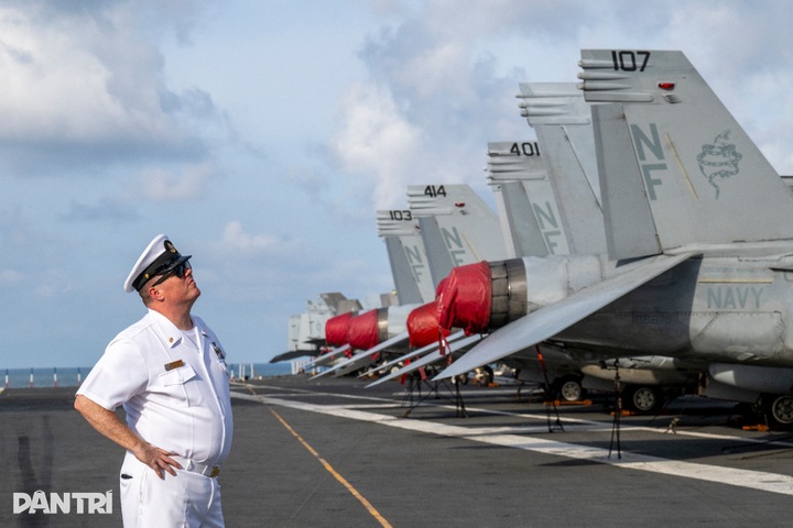 Vietnamese-American sailors return to ancestral homeland aboard US carrier - 13 Vietnamese-American sailors return to ancestral homeland aboard US carrier - 13