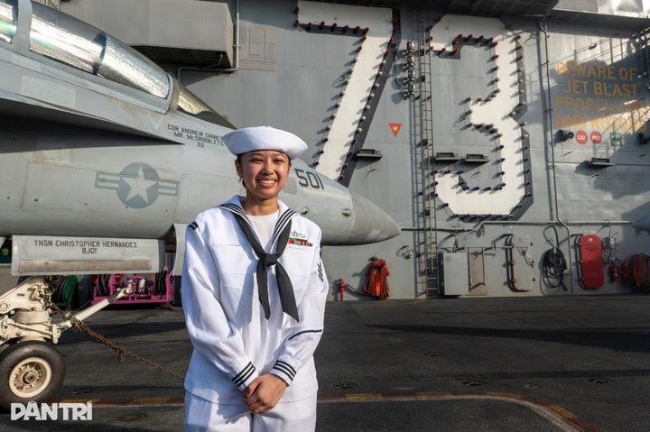 Vietnamese-American sailors return to ancestral homeland aboard US carrier - 7 Vietnamese-American sailors return to ancestral homeland aboard US carrier - 7