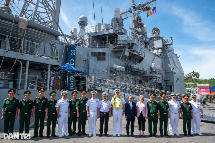 Vietnamese-American sailors return to ancestral homeland aboard US carrier - 3 Vietnamese-American sailors return to ancestral homeland aboard US carrier - 3