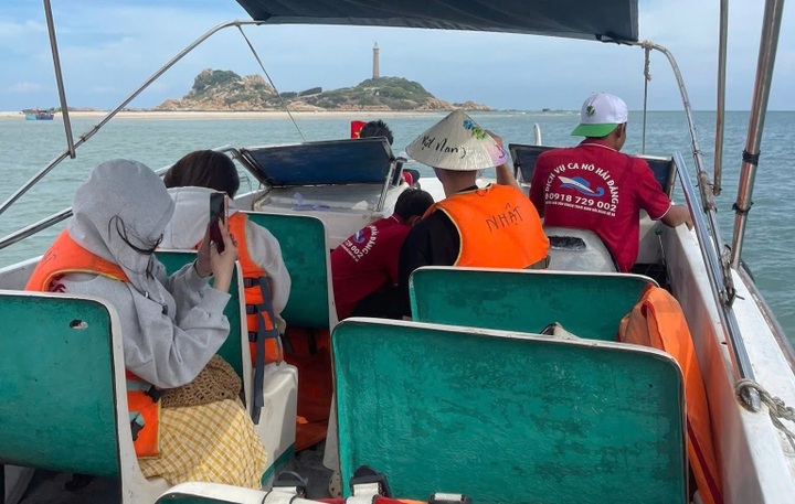 Speedboats to Ke Ga Lighthouse resume tourist services - 2 Speedboats to Ke Ga Lighthouse resume tourist services - 2