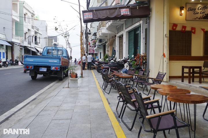 Quy Nhon moves to reclaim pavements for pedestrians - 3