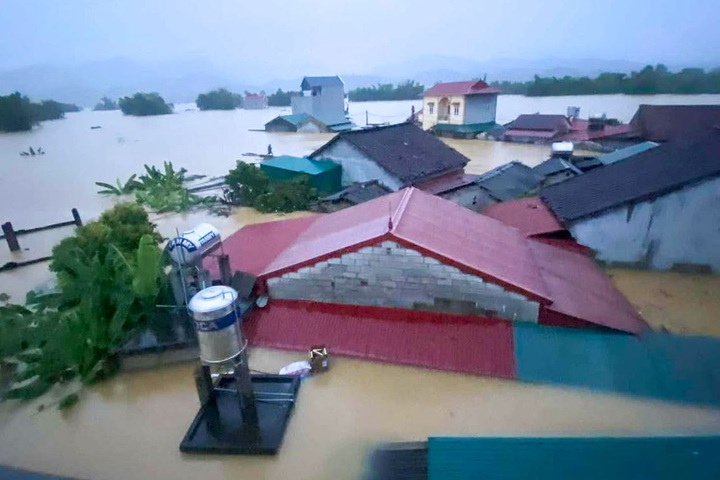 One dead, nearly 1,500 homes hit by floods in Lang Son - 1