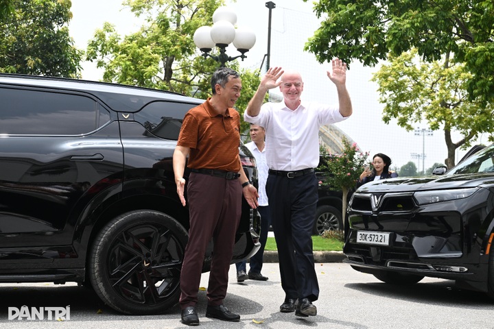 FIFA chief impressed by 60,000-seat PVF Stadium construction site - 14