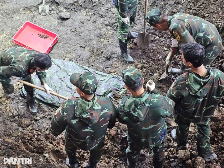 13 more war martyrs' remains found in Ho Chi Minh City park - 1