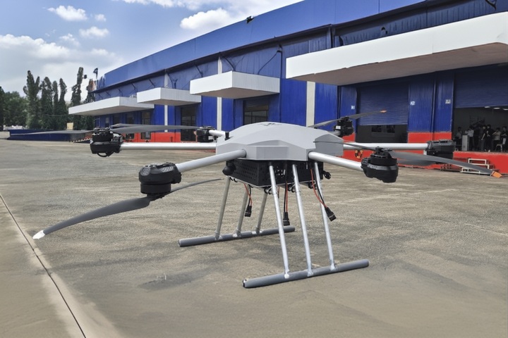 Vietnamese company unveils heavy-lift UAV capable of carrying 100kg - 1