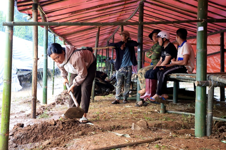 300m crack prompts Lam Dong emergency in Dak Snao - 2