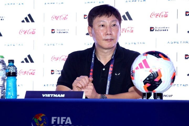 Coach Kim Sang Sik: "I apologise to Vietnam fans" - 1 Coach Kim Sang Sik: "I apologise to Vietnam fans" - 1