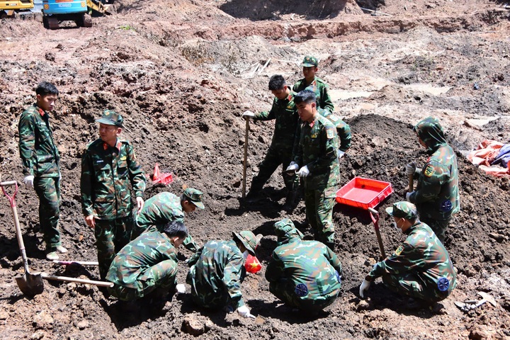 Ten more war remains found at Ho Chi Minh City park - 1 Ten more war remains found at Ho Chi Minh City park - 1