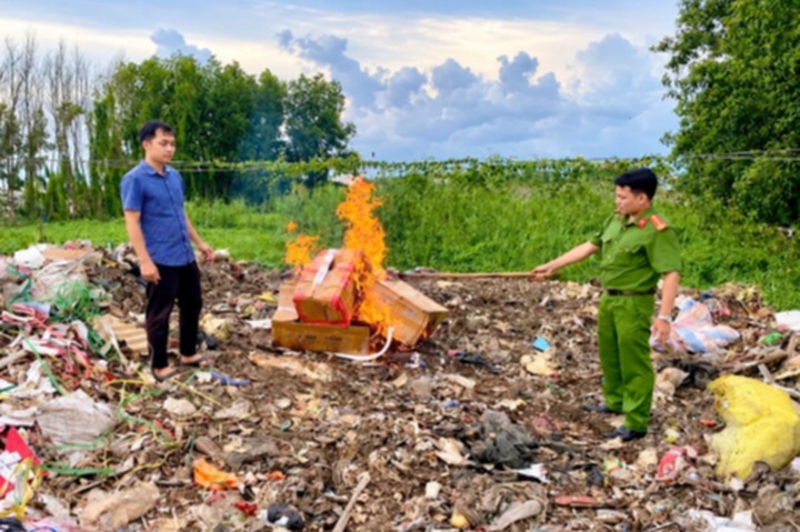 Ca Mau destroys 170 fake Gucci and Chanel clothing items - 1 Ca Mau destroys 170 fake Gucci and Chanel clothing items - 1