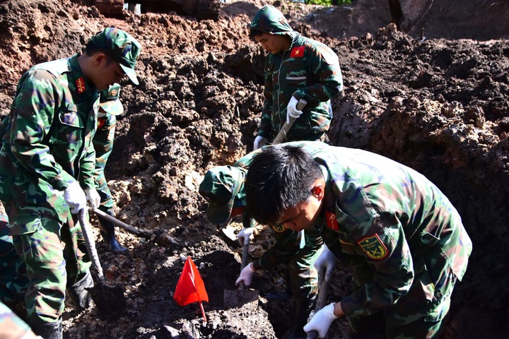 14 more sets of war remains found in Ho Chi Minh City park - 1