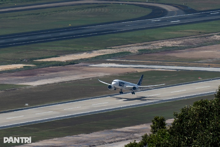 First flights use new runway at Phu Quoc airport - 5