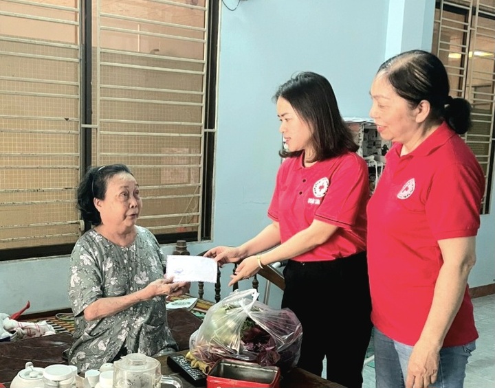 Đà Nẵng phấn đấu hàng năm trợ giúp ít nhất 2.000 địa chỉ nhân đạo - 2 Đà Nẵng phấn đấu hàng năm trợ giúp ít nhất 2.000 địa chỉ nhân đạo - 2