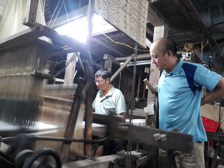Cặp vợ chồng gìn giữ “trái tim” làng dệt the La Khê - 3