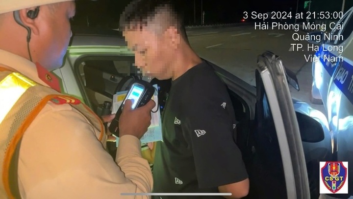 Lái xe vi phạm kịch khung nồng độ cồn liều lĩnh lái xe trên cao tốc - 1