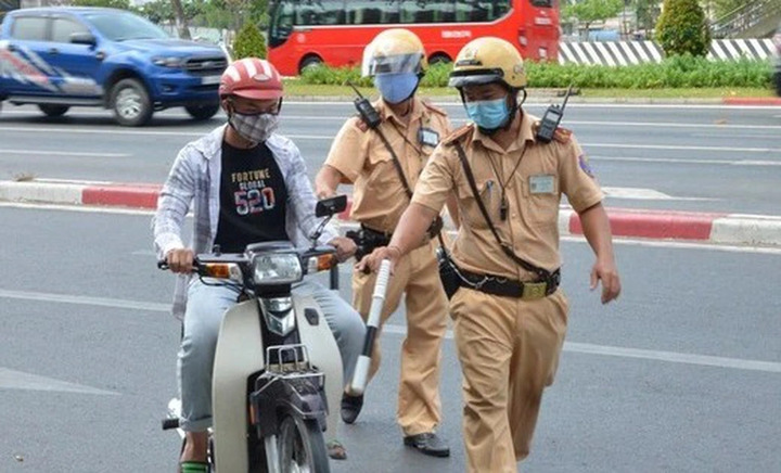 Những lỗi vi phạm bị tước bằng lái xe máy rất dễ gặp, nên biết để tránh - 1 Những lỗi vi phạm bị tước bằng lái xe máy rất dễ gặp, nên biết để tránh - 1