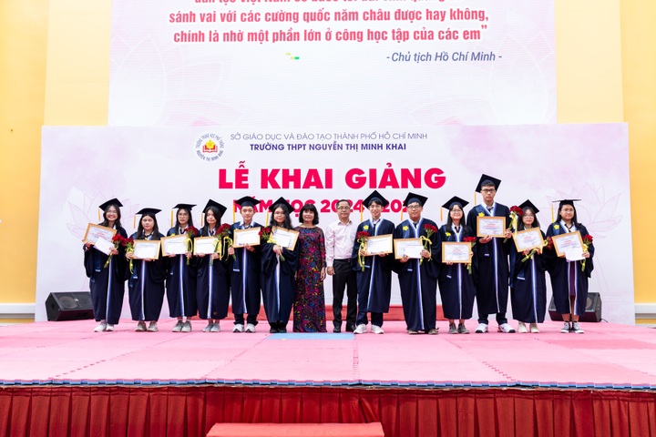 Tiếng trống trường vang vọng, rộn ràng ngày khai giảng năm học mới - 10 Tiếng trống trường vang vọng, rộn ràng ngày khai giảng năm học mới - 10