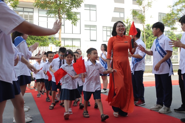 Tiếng trống trường vang vọng, rộn ràng ngày khai giảng năm học mới - 5 Tiếng trống trường vang vọng, rộn ràng ngày khai giảng năm học mới - 5