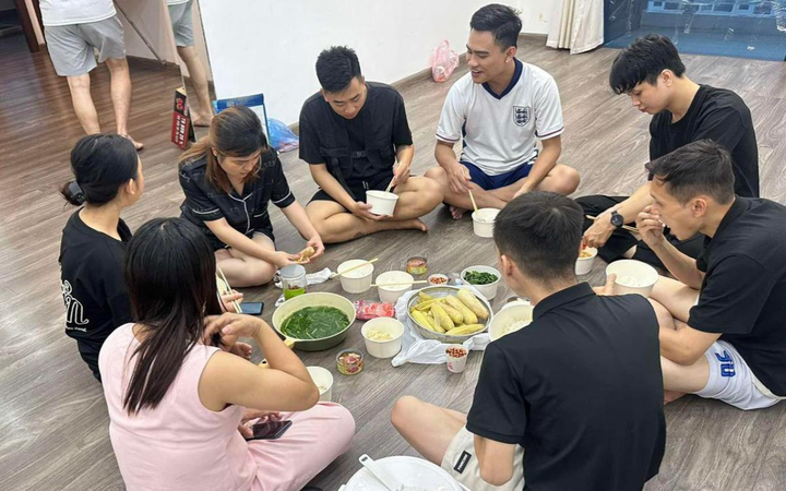 Tình người trong cơn bão Yagi - 1 Tình người trong cơn bão Yagi - 1