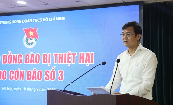 Hà Anh Tuấn góp 1 tỷ đồng hỗ trợ đồng bào bão lụt qua Trung ương Đoàn - 2 Hà Anh Tuấn góp 1 tỷ đồng hỗ trợ đồng bào bão lụt qua Trung ương Đoàn - 2