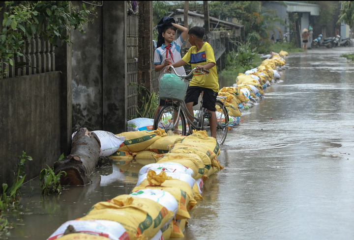 Mưa lũ, Hà Nội "kích hoạt" học online, Yên Bái, Lào Cai nghỉ học hết tuần - 1