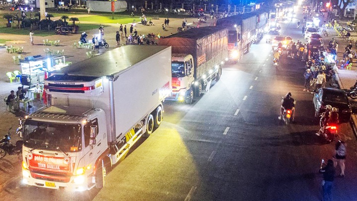 Đắk Lắk liên tiếp gửi hàng cứu trợ miền Bắc bằng cả đường bay và đường bộ - 1