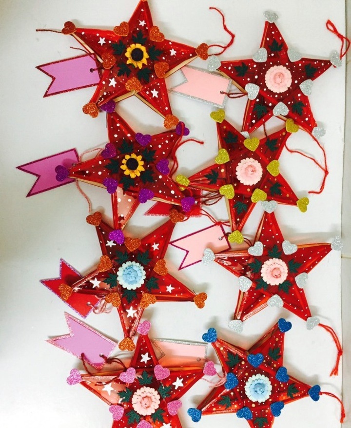 Cùng con làm đèn Trung thu truyền thống với 3 bước đơn giản - 17 Cùng con làm đèn Trung thu truyền thống với 3 bước đơn giản - 17