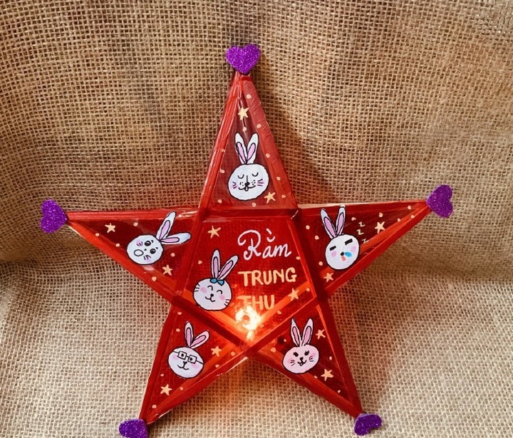 Cùng con làm đèn Trung thu truyền thống với 3 bước đơn giản - 16 Cùng con làm đèn Trung thu truyền thống với 3 bước đơn giản - 16