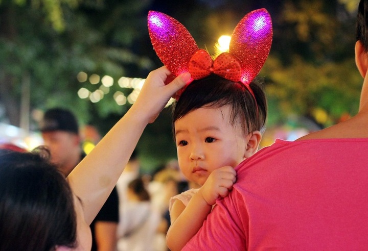 Rực rỡ sắc màu trên phố Hàng Mã - “Thủ phủ” đồ chơi Trung thu - 9