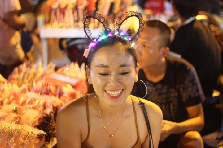 Rực rỡ sắc màu trên phố Hàng Mã - “Thủ phủ” đồ chơi Trung thu - 7