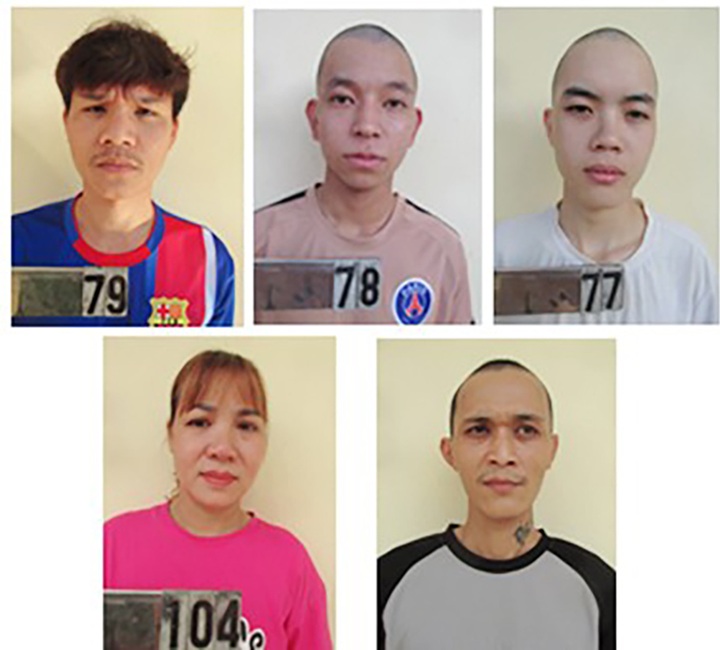 Mua người dưới 16 tuổi về làm tiếp viên với giá 7 triệu đồng - 1