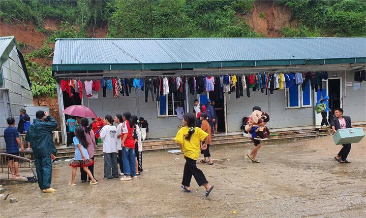 Mường Lát di dời 214 học sinh do sạt lở, sơ tán gần 250 hộ dân do lũ lớn - 1