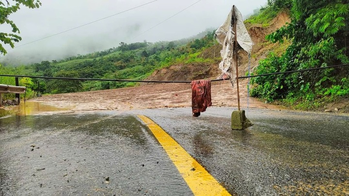 Thanh Hoá: Mưa lớn sạt lở gần 200 vị trí trên quốc lộ, giao thông ách tắc - 1