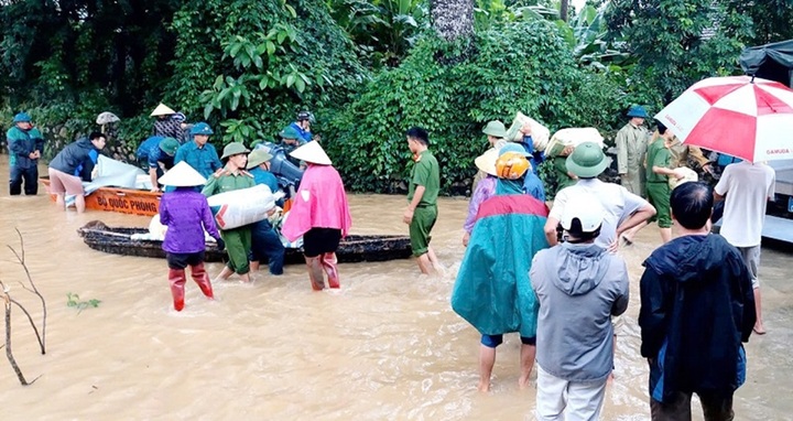 Nhiều huyện ở Thanh Hóa sơ tán dân, công bố tình huống khẩn cấp - 2