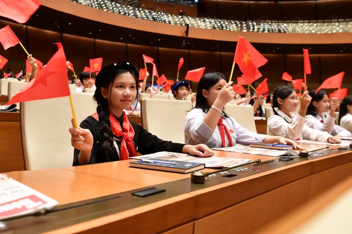 ĐB "Quốc hội nhí" đề xuất cách chống thuốc lá điện tử, bạo lực học đường - 2