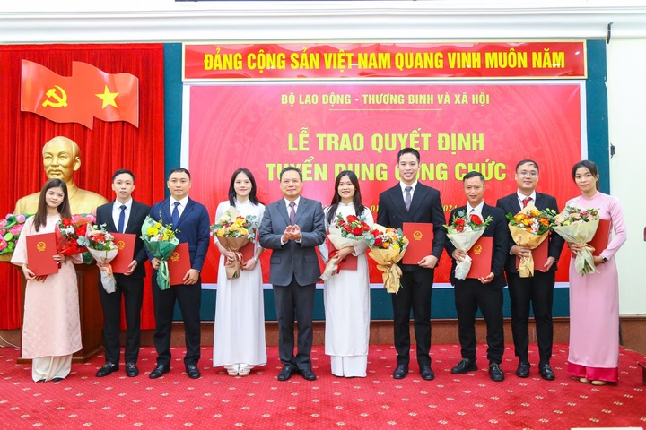 Bộ trưởng Đào Ngọc Dung dặn dò hai điều với công chức trẻ của Bộ LĐ-TB&XH - 5 Bộ trưởng Đào Ngọc Dung dặn dò hai điều với công chức trẻ của Bộ LĐ-TB&XH - 5