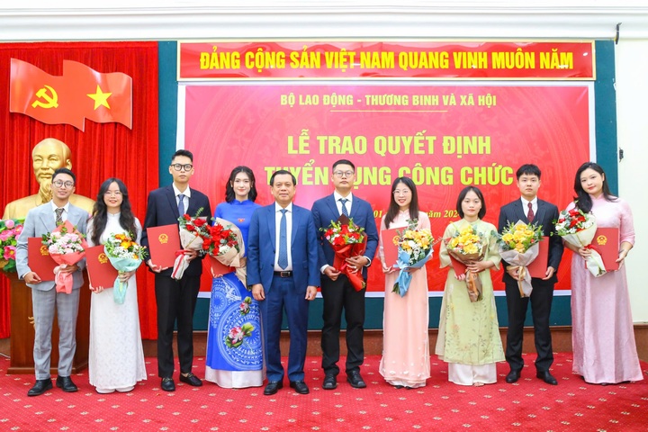 Bộ trưởng Đào Ngọc Dung dặn dò hai điều với công chức trẻ của Bộ LĐ-TB&XH - 4 Bộ trưởng Đào Ngọc Dung dặn dò hai điều với công chức trẻ của Bộ LĐ-TB&XH - 4
