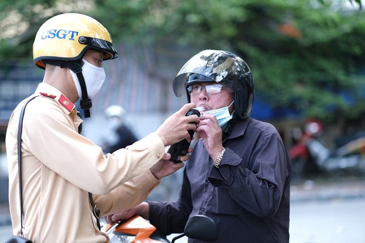 Bỏ đề xuất giảm tiền phạt nồng độ cồn ngưỡng thấp nhất, chi tiết thế nào? - 1 Bỏ đề xuất giảm tiền phạt nồng độ cồn ngưỡng thấp nhất, chi tiết thế nào? - 1