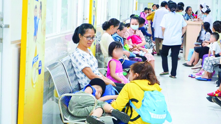 Phòng tránh các bệnh lây nhiễm mùa mưa lũ - 1 Phòng tránh các bệnh lây nhiễm mùa mưa lũ - 1