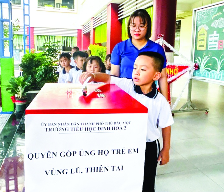 Trẻ em làm từ thiện, sẻ chia tấm lòng nhân ái - 2 Trẻ em làm từ thiện, sẻ chia tấm lòng nhân ái - 2