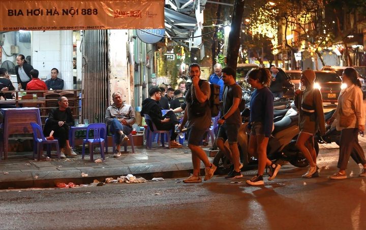 “Kinh tế vỉa hè” và sự nhếch nhác của đô thị - 1 “Kinh tế vỉa hè” và sự nhếch nhác của đô thị - 1