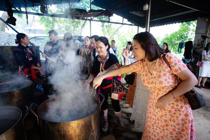 Hà Nội hiện thực hóa mục tiêu nâng cao chỉ số hạnh phúc của nhân dân - 1 Hà Nội hiện thực hóa mục tiêu nâng cao chỉ số hạnh phúc của nhân dân - 1