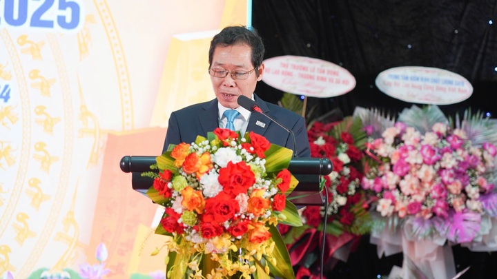 PGS.TS Bùi Văn Quân: "Sinh viên cần tỉnh táo trước ma trận thông tin" - 1 PGS.TS Bùi Văn Quân: "Sinh viên cần tỉnh táo trước ma trận thông tin" - 1