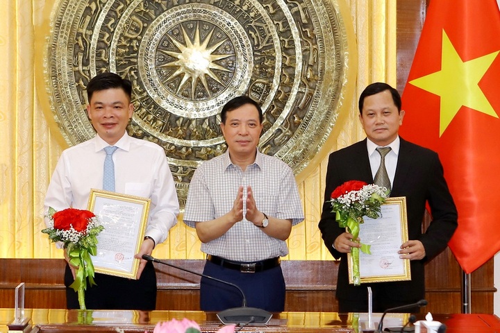 Thanh Hóa công bố bổ nhiệm thêm 2 vị trí chức danh lãnh đạo quan trọng - 1 Thanh Hóa công bố bổ nhiệm thêm 2 vị trí chức danh lãnh đạo quan trọng - 1