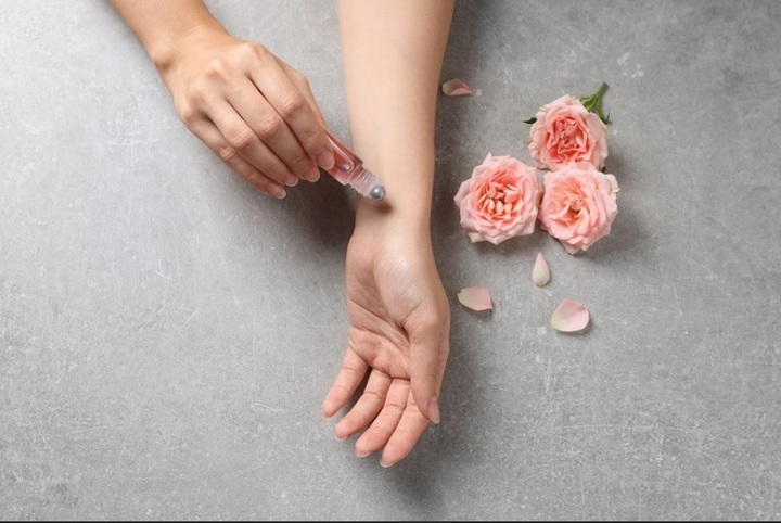 12 công thức làm nước hoa bằng tinh dầu thơm đơn giản, hương nhẹ nhàng - 3 12 công thức làm nước hoa bằng tinh dầu thơm đơn giản, hương nhẹ nhàng - 3