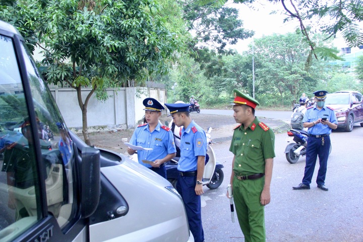 Hà Nội xử lý nghiêm trường hợp xe đưa đón học sinh vi phạm quy định - 3