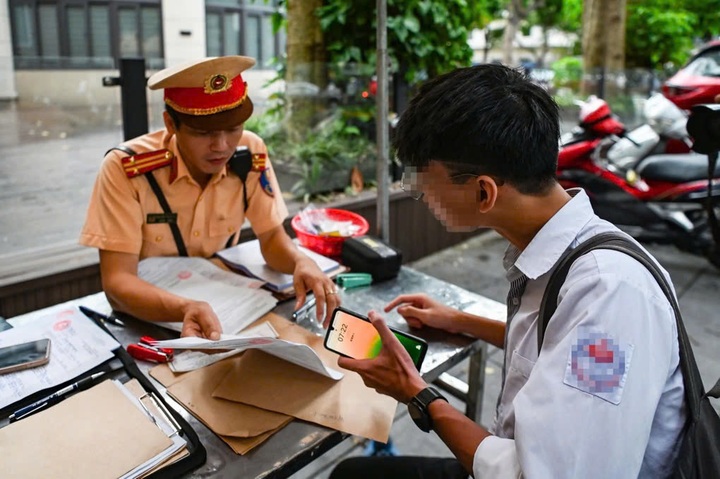 Bộ Công an đề xuất ban hành 16 mẫu xử phạt vi phạm hành chính của CAND - 1