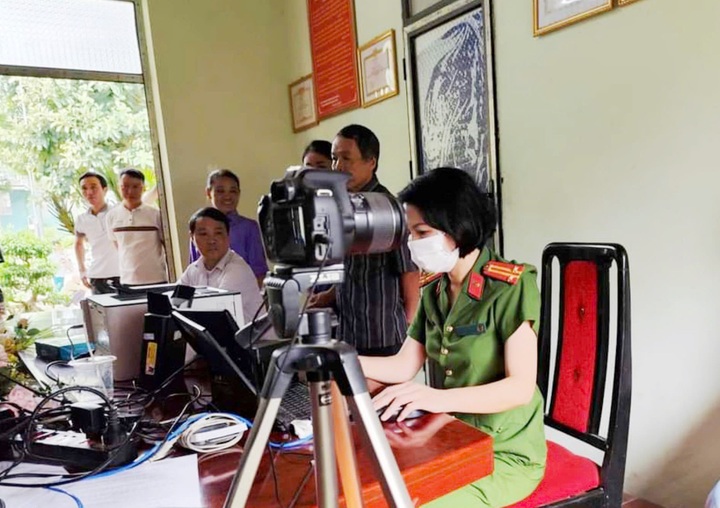 Người có công được miễn phí cấp đổi, cấp lại thẻ căn cước - 1