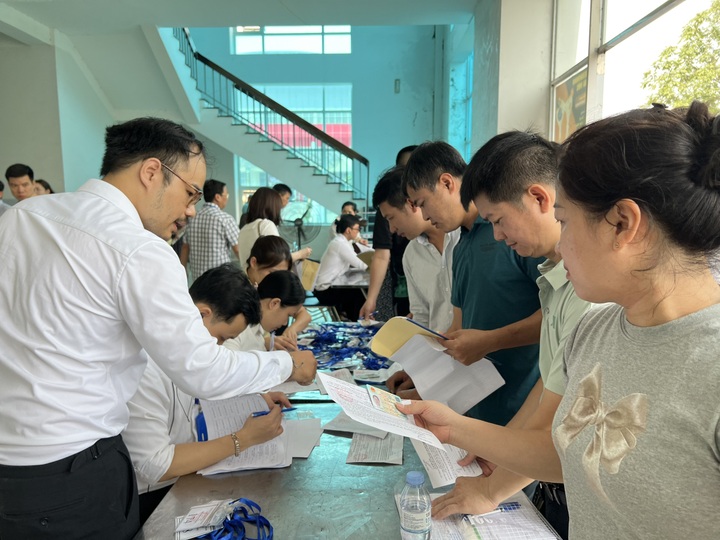 Hệ lụy từ những phiên đấu giá đất “bất thường” - 1 Hệ lụy từ những phiên đấu giá đất “bất thường” - 1