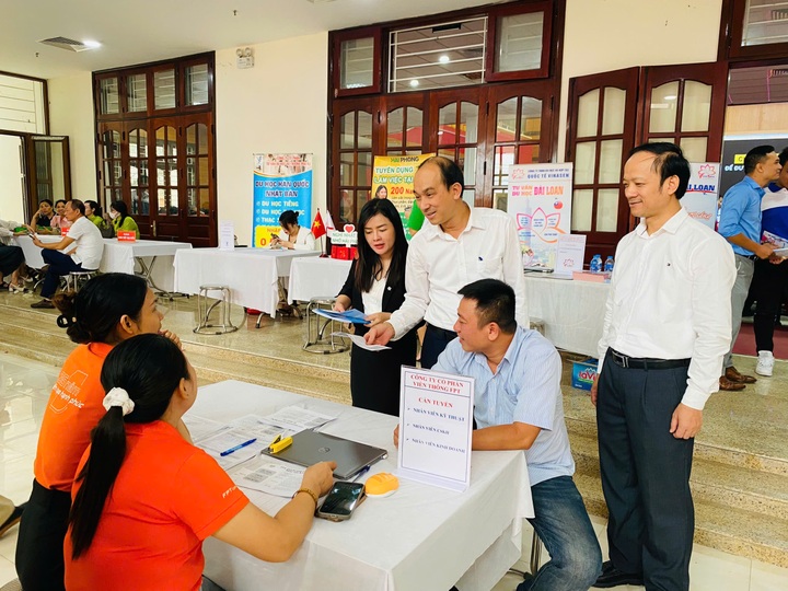 Hà Nội: Gần 2,6 nghìn vị trí việc làm, tiền lương hấp dẫn cho lao động trẻ - 1 Hà Nội: Gần 2,6 nghìn vị trí việc làm, tiền lương hấp dẫn cho lao động trẻ - 1